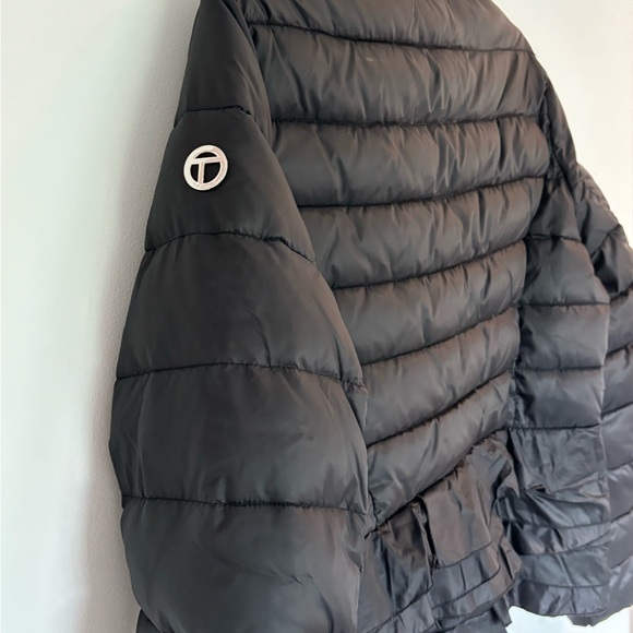 Black puffy quilted jacket, Tahari Large, with ruffles - Picture 6 of 9